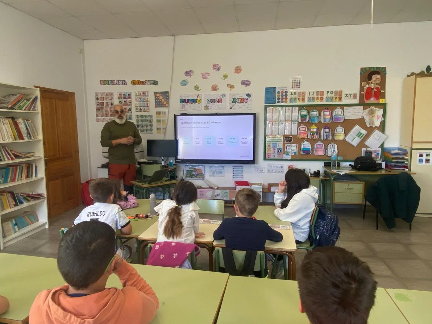 La charla de drones en Laspuña: mirar el pueblo desde el aula